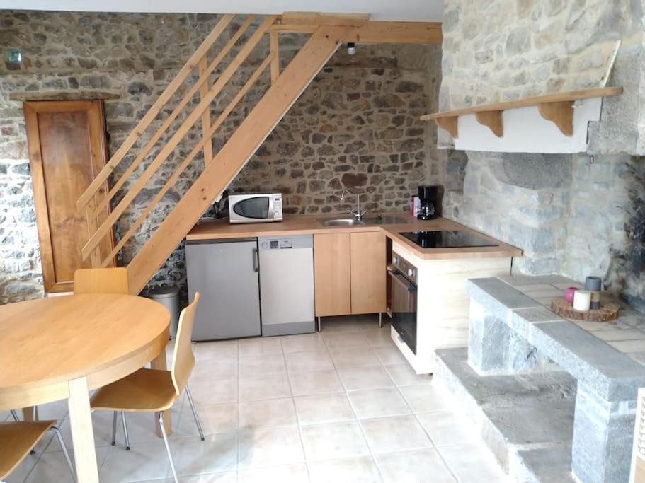 Gite Les Pommiers Montchaton Exterior photo