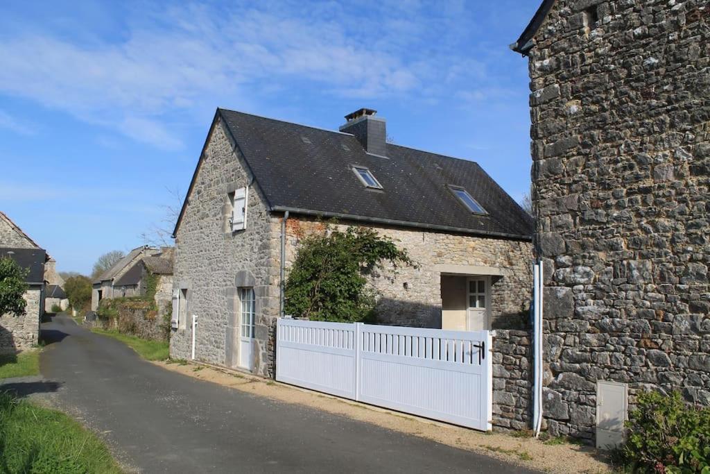 Gite Les Pommiers Montchaton Exterior photo